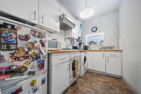 Flat 3, 13 Howden Road, London, SE25 4AS