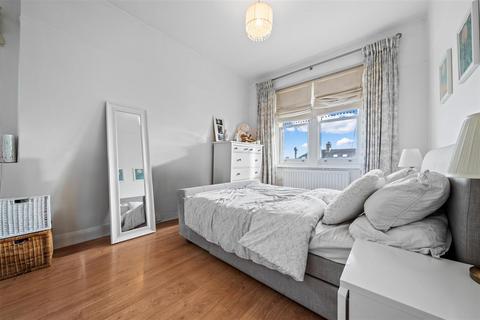 Flat 3, 13 Howden Road, London, SE25 4AS