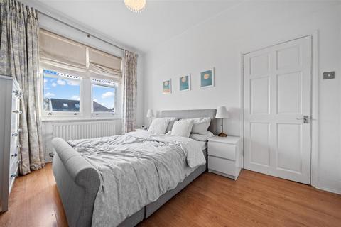 Flat 3, 13 Howden Road, London, SE25 4AS