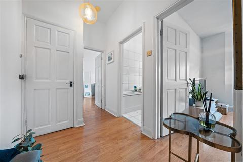 Flat 3, 13 Howden Road, London, SE25 4AS
