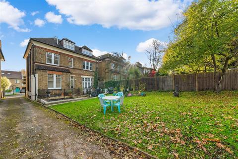 Flat 3, 13 Howden Road, London, SE25 4AS