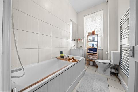 Flat 3, 13 Howden Road, London, SE25 4AS