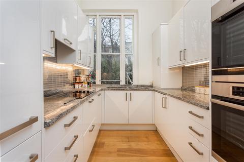 2 bedroom flat to rent, Crossfield Road, Belsize Park NW3