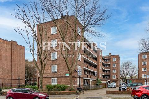 3 bedroom flat to rent, Mayville Estate, London, N16