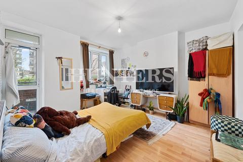 3 bedroom flat to rent, Mayville Estate, London, N16