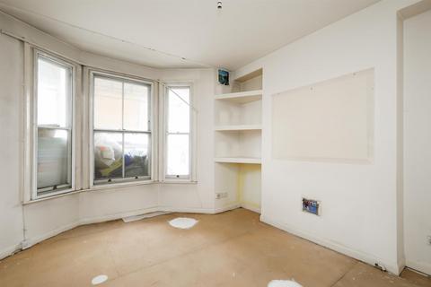 1 bedroom flat for sale, New Kings Road, London