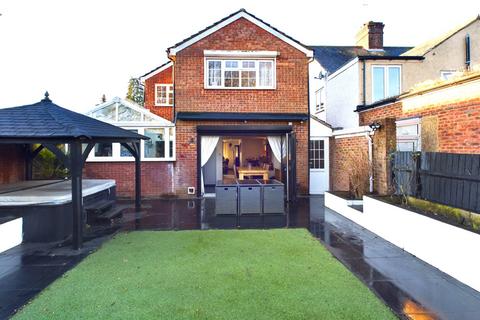 4 bedroom detached house for sale, Leverstock Green Road, Leverstock Green