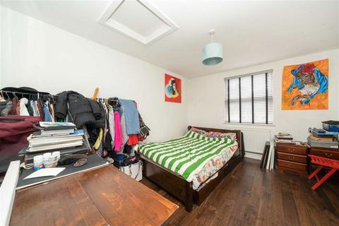 2 bedroom flat for sale, Claremont Road, London NW2