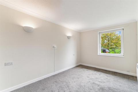 1 bedroom flat for sale, Fishers Lane, London, W4