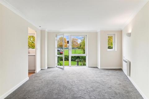 1 bedroom flat for sale, Fishers Lane, London, W4