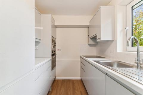 1 bedroom flat for sale, Fishers Lane, London, W4