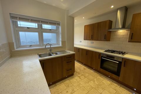 3 bedroom semi-detached house to rent, Lydford Ave, Swansea