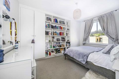 3 bedroom flat for sale, Allcroft Road, London NW5