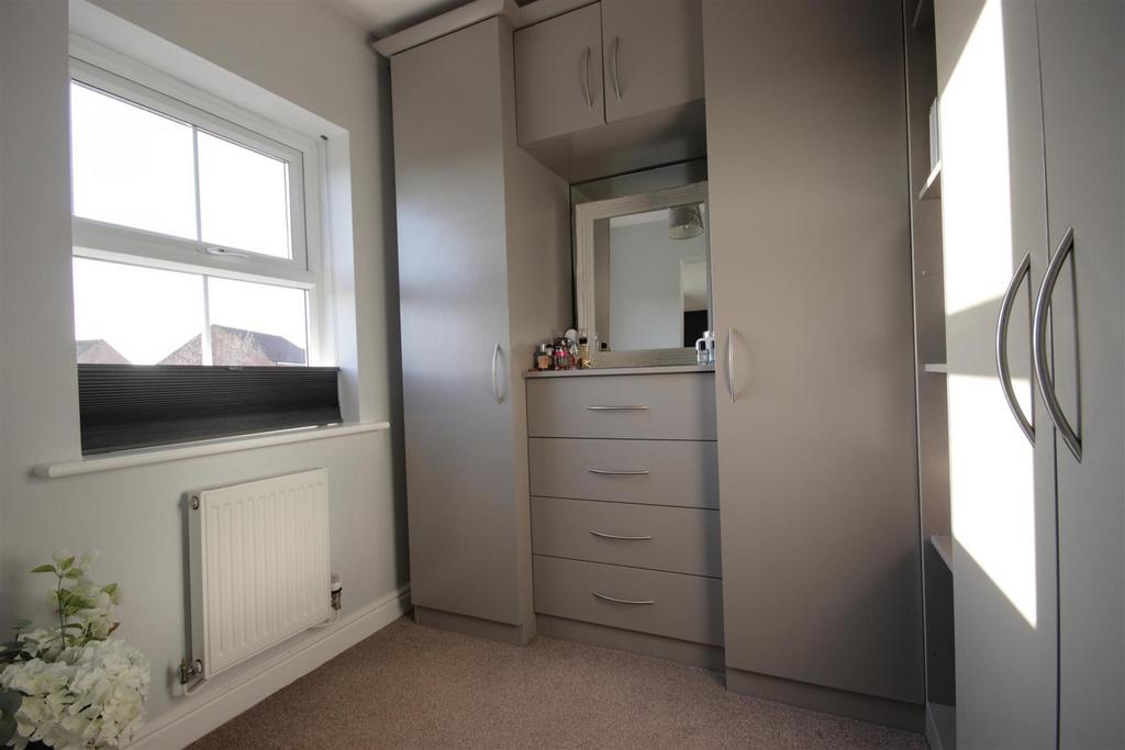 Ensuite dressing room