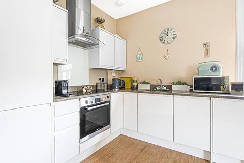 1 bedroom flat for sale, High Street, Hampton Hill, TW12