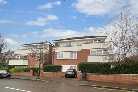 2 bedroom flat to rent, The Avenue, Wanstead