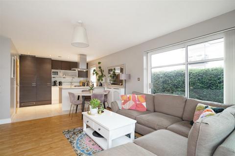 2 bedroom flat to rent, The Avenue, Wanstead