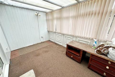 16 Beverley Close, Ashton-under-lyne, OL6 8TX