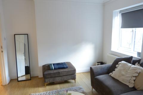 3 bedroom flat to rent, Beechcroft Avenue, London, NW11