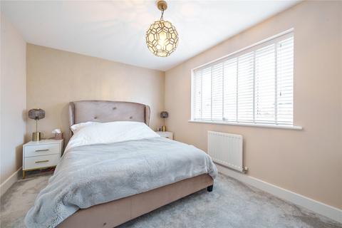 16 Elk Path, Three Mile Cross, Reading, RG7 1WE
