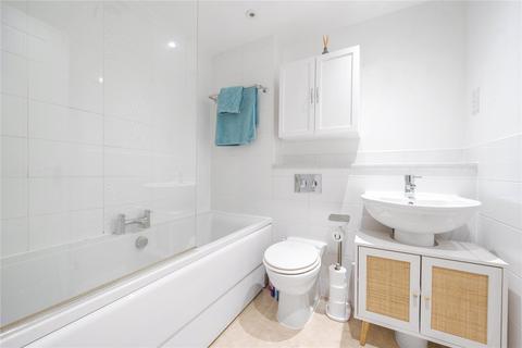 16 Elk Path, Three Mile Cross, Reading, RG7 1WE