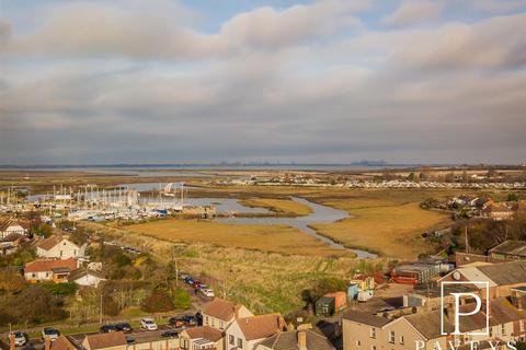 4 bedroom flat for sale, High Street, Walton On The Naze