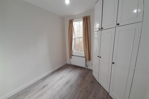 2 bedroom flat to rent, Kingwood Road, Fulham, London