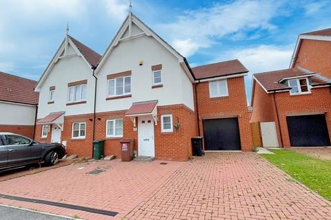 4 bedroom semi-detached house to rent, Burbridge Road, Watford WD25