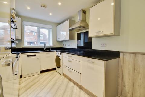 4 bedroom semi-detached house to rent, Burbridge Road, Watford WD25