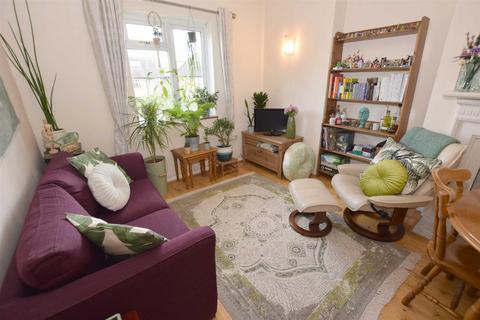 2 bedroom flat to rent, Dukes Avenue, Finchley