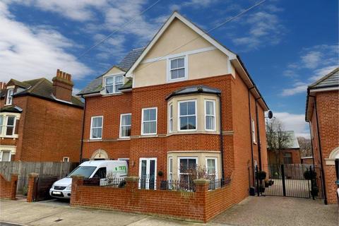 2 bedroom flat for sale, Leopold Road, IP11