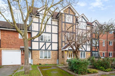 11 Lulworth Crescent, Mitcham, CR4 3RB