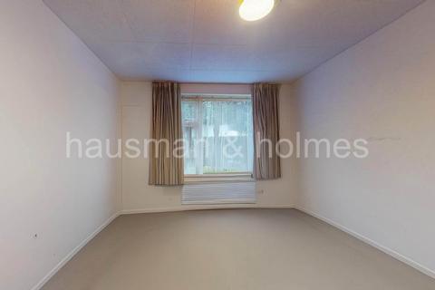 2 bedroom flat for sale, Nedahall Court, NW11