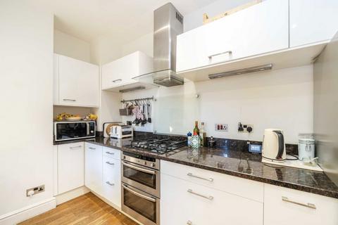 3 bedroom flat to rent, Cavendish Gardens, London SW4