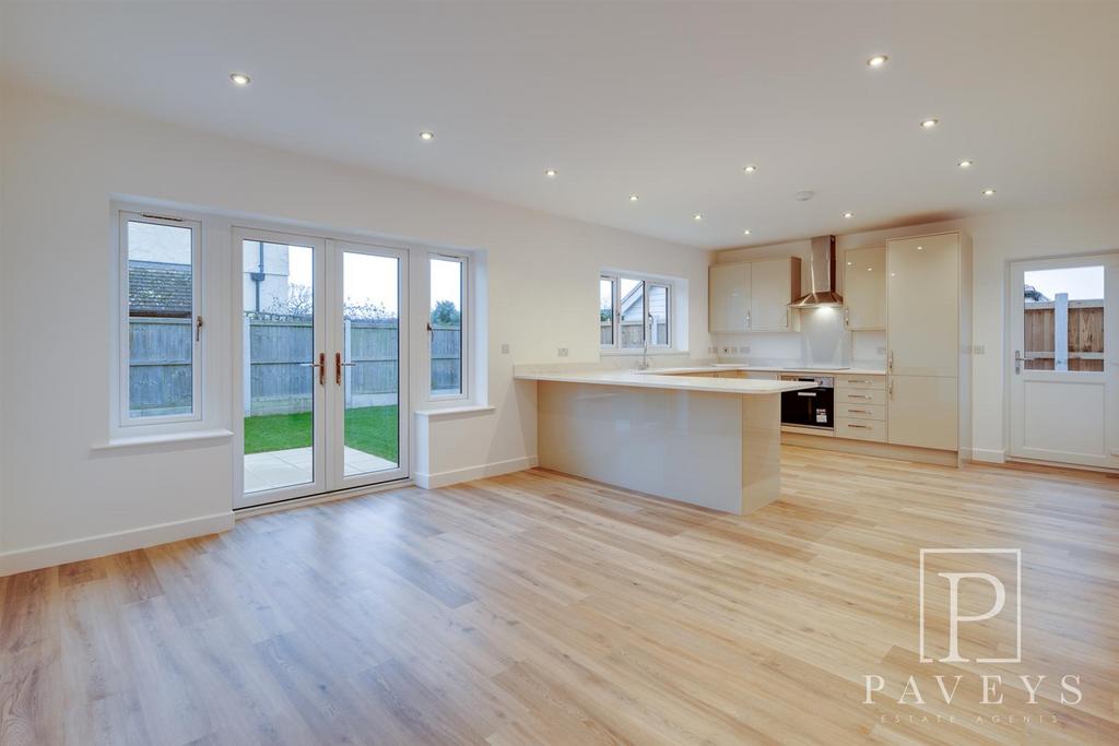 Lounge kitchen/dining room