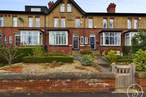 3 bedroom terraced house for sale, Main Street, Scholes, Leeds