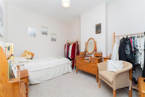 2 bedroom apartment for sale, Darwin Road, Ealing