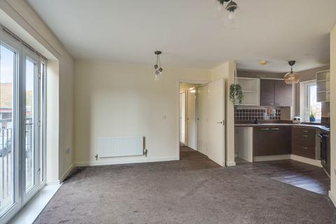 2 bedroom apartment for sale, at Oaklands House, Oakwood Close, Romford RM3