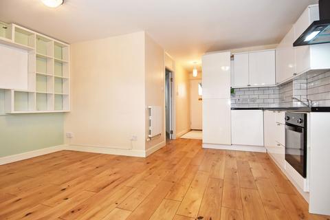 1 bedroom ground floor flat for sale, Hardwicke Road, Richmond, TW10