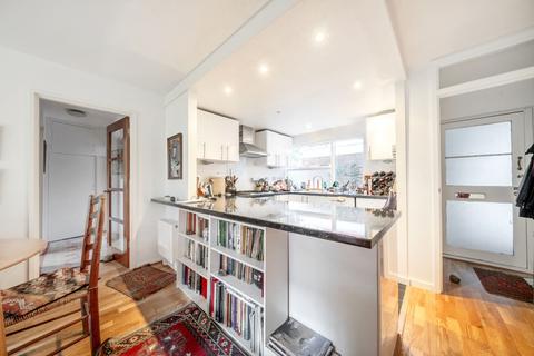 2, Shelley Court Parkleys, Richmond, TW10 5LT