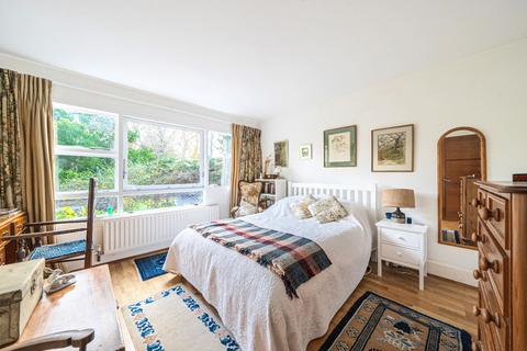2, Shelley Court Parkleys, Richmond, TW10 5LT