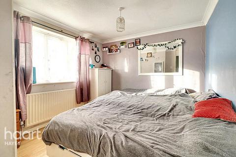 3 bedroom terraced house for sale, Evergreen Way, Hayes