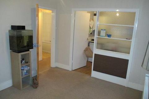 1 bedroom apartment to rent, Cedar Court, Beeston, NG9 2HB