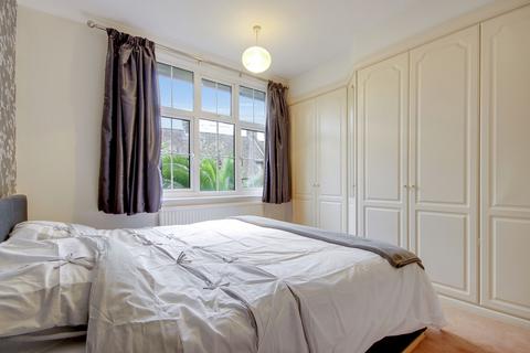 3 Malam Gardens, London, E14 0TR