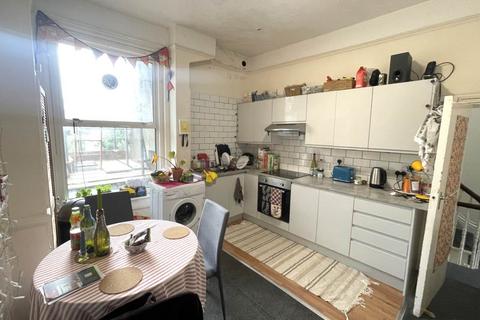 4 bedroom flat to rent, Church Road, Hove, East Sussex