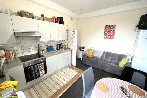 4 bedroom flat to rent, Church Road, Hove, East Sussex