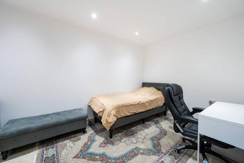 1 Emerson Gardens, Harrow, HA3 9TY
