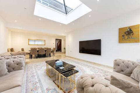 1 Emerson Gardens, Harrow, HA3 9TY