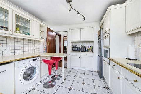 3 bedroom semi-detached house for sale, Sidcup Road, London SE12