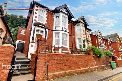 4 bedroom semi-detached house for sale, St James Field, Pontypool